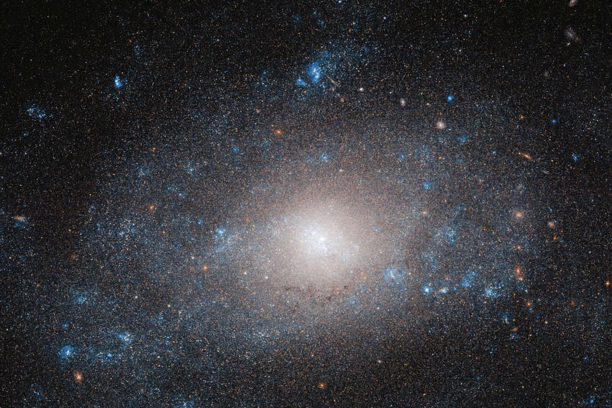 La NASA señaló que la galaxia NGC 5585 contiene una alta proporción de materia oscura. Fuente: ESA/Hubble NASA