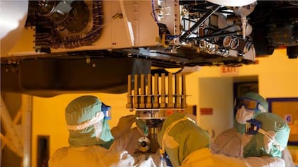 La NASA tiene estrictos protocolos para áreas estériles que tienen como objetivo minimizar la contaminación biológica de vehículos espaciales