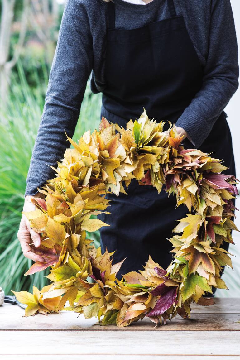 La naturaleza en otoño despliega colores increíbles. Con arreglos florales de temporada, parte de esa belleza puede replicarse dentro de casa