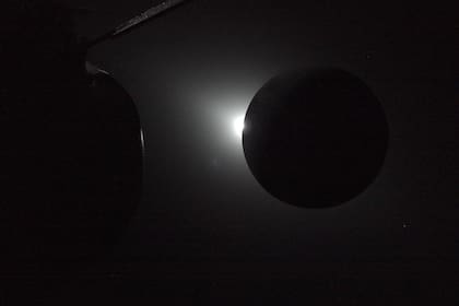 La nave alcanzó una distancia récord de 406.773 kilómetros desde la Tierra, y superó a Apollo 13