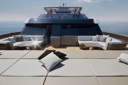 La nave cuenta con un amplio deck para tomar sol, un spa, una pileta y un bar entre otras cosas.