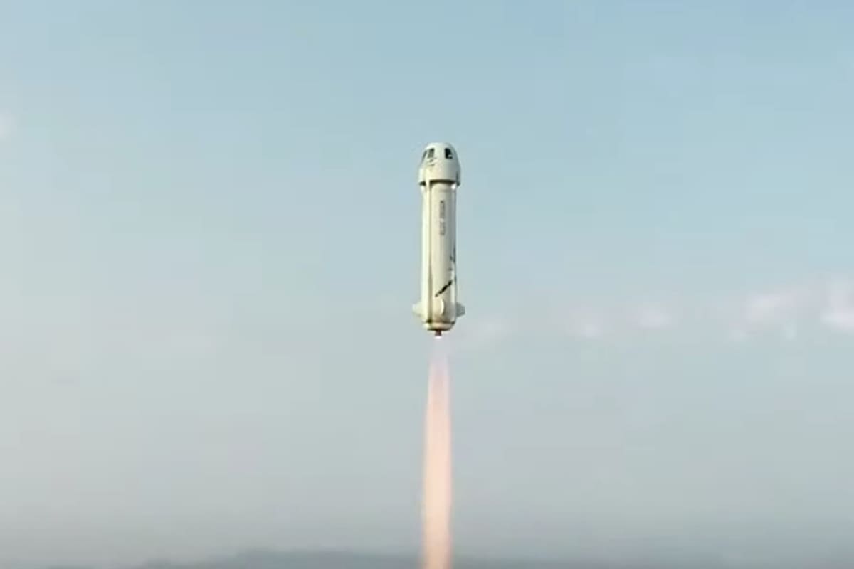 La nave de Jeff Bezos alcanzó una altura de 106 km