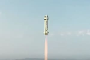 La nave de Jeff Bezos alcanzó una altura de 106 km