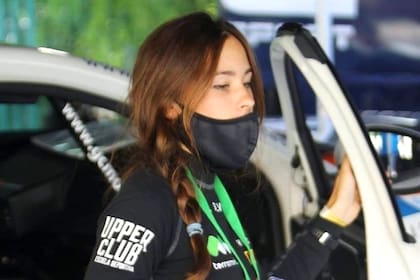 La navegante valenciana Laura Salvo falleció luego de estrellarse contra el tronco de una arboleda.