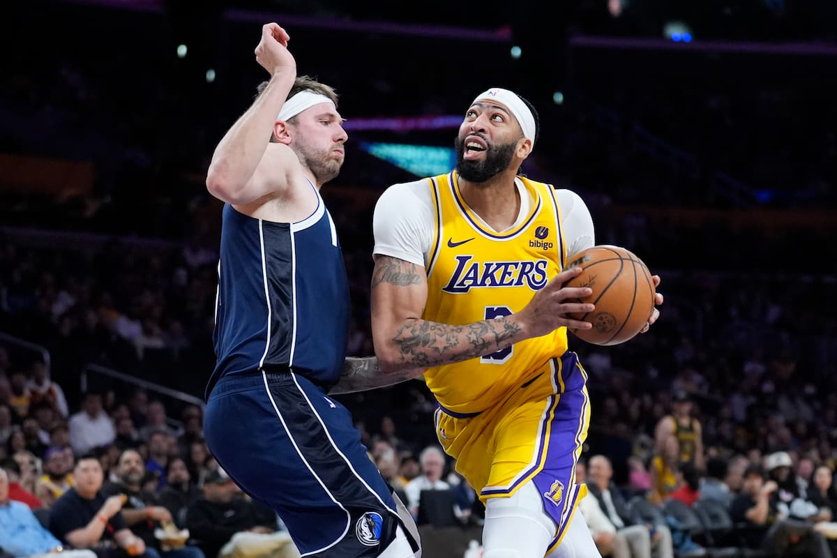 La NBA patas para arriba: Anthony Davis a Dallas Mavericks y Luka Doncic a los Lakers. (AP Foto/Marcio Jose Sanchez)