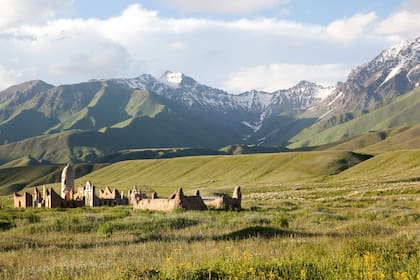 La necrópolis de Kara-Oy, en medio del paisaje kirguiso