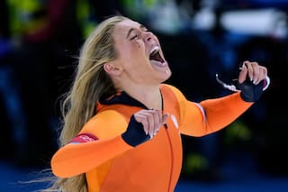 La neerlandesa Jutta Leerdam gana el oro olímpico en 1.000 metros con Jake Paul en las gradas