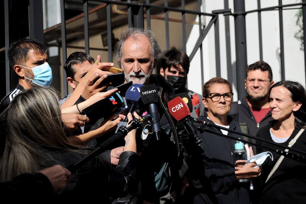 La negociación entre el Ministerio de Desarrollo Social y los representantes piqueteros de izquierda alcanzó hoy un acuerdo "parcial" y, si bien se convino mantener abierto el diálogo, las organizaciones adelantaron que continuarán con su plan de lucha, aunque no bajo la modalidad de acampe