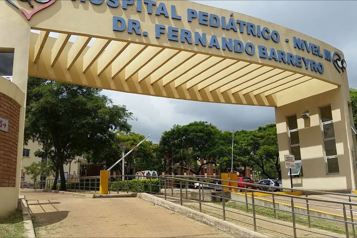 La nena llegó junto a su madre porque sentía dolores abdominales