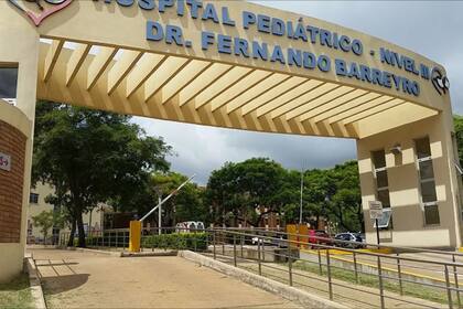 La nena llegó junto a su madre porque sentía dolores abdominales