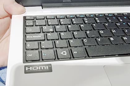 La netbook del plan Juana Manso con la tecla de función con el logo de Ubuntu. El equipo utilizará una imagen de Huayra, el sistema operativo provisto por Educ.ar