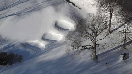 Un campo de golf cubierto de nieva cerca de White Plains