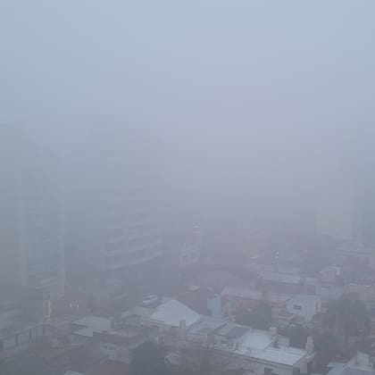 La niebla de esta mañana redujo fuertemente la visibilidad (X: @marina_bertone)