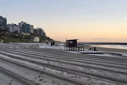 La nieve en playa Varese, Mar del Plata
Foto: La Capital