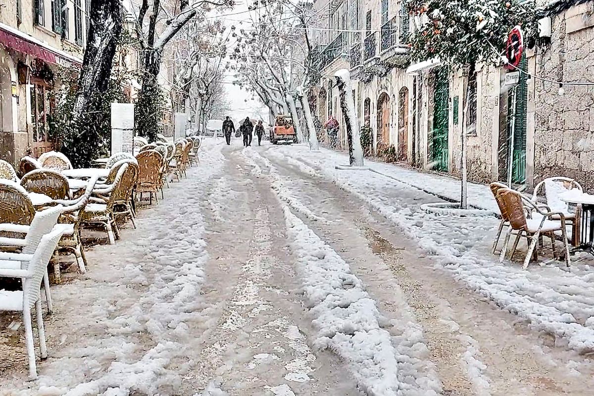 La nieve en una calle de Mallorca
