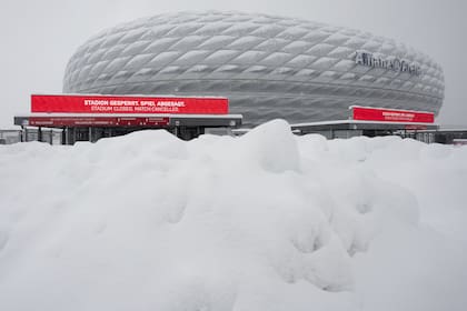 La nieve le ganó al fútbol en Munich