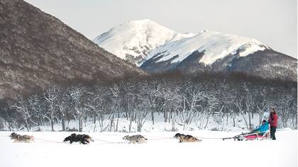 La nieve llegó para quedarse hasta bien entrado octubre, mes en el que aún se disfrutan los paseos en trineos tirados por perros