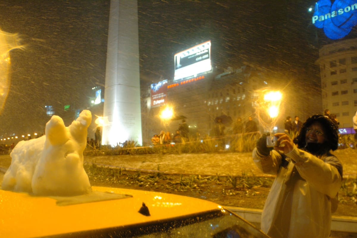La nieve sorprendió a los porteños el 9 de julio de 2007 y dejó imágenes inéditas en torno al Obelisco