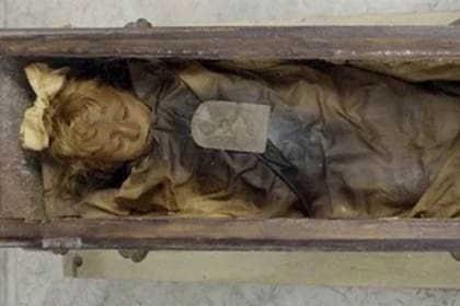 La niña, bautizada como la Bella Durmiente, se encuentra en las Catacumbas de los monjes Capuchinos, en la ciudad de Palermo