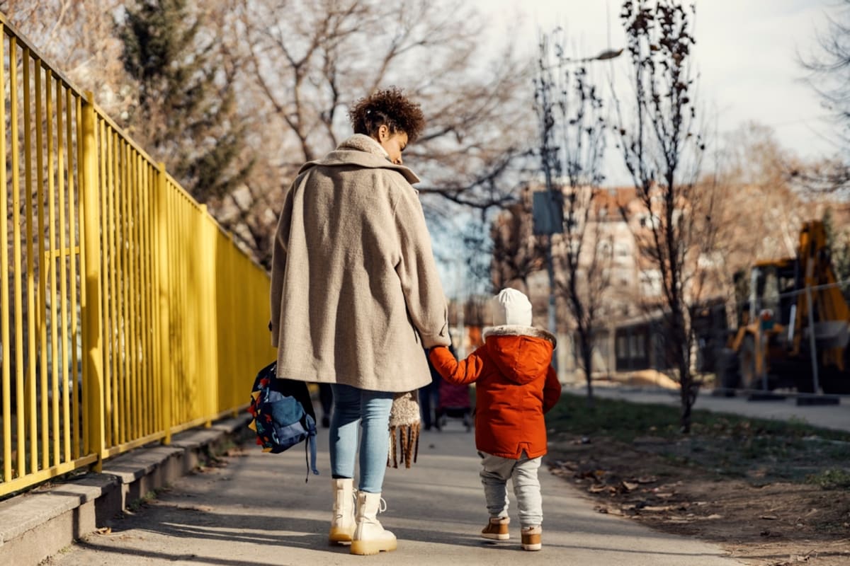 La niñera no tuvo hijos propios, pero conoce a la niña más que su propia madre