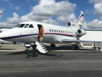 La niñera viaja a menudo en jets privados junto a los niños
