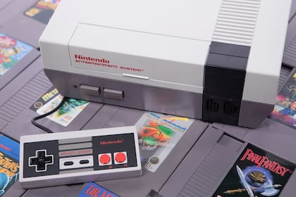 La Nintendo Entertainment System o NES, la consola japonesa que hace 40 años fue un boom de ventas y definió la evolución de la industria en las décadas siguientes