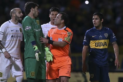 La peor noche de la Copa Argentina: Ceballos ya cobró un insólito penal para Boca contra Rosario Central