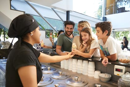 La Noche de las Heladerías se transformó en un clásico del país (Foto: AFADHYA)