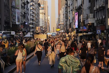 La Noche de las Librerías 2024 tendrá como epicentro la Avenida Corrientes del centro porteño
