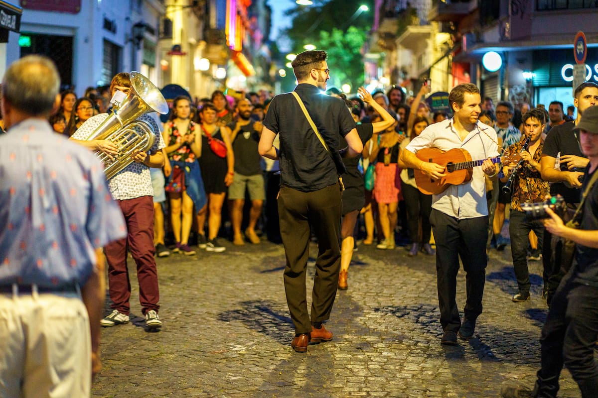 La Noche de los Anticuarios incluirá shows de jazz y tango