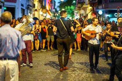 La Noche de los Anticuarios incluirá shows de jazz y tango