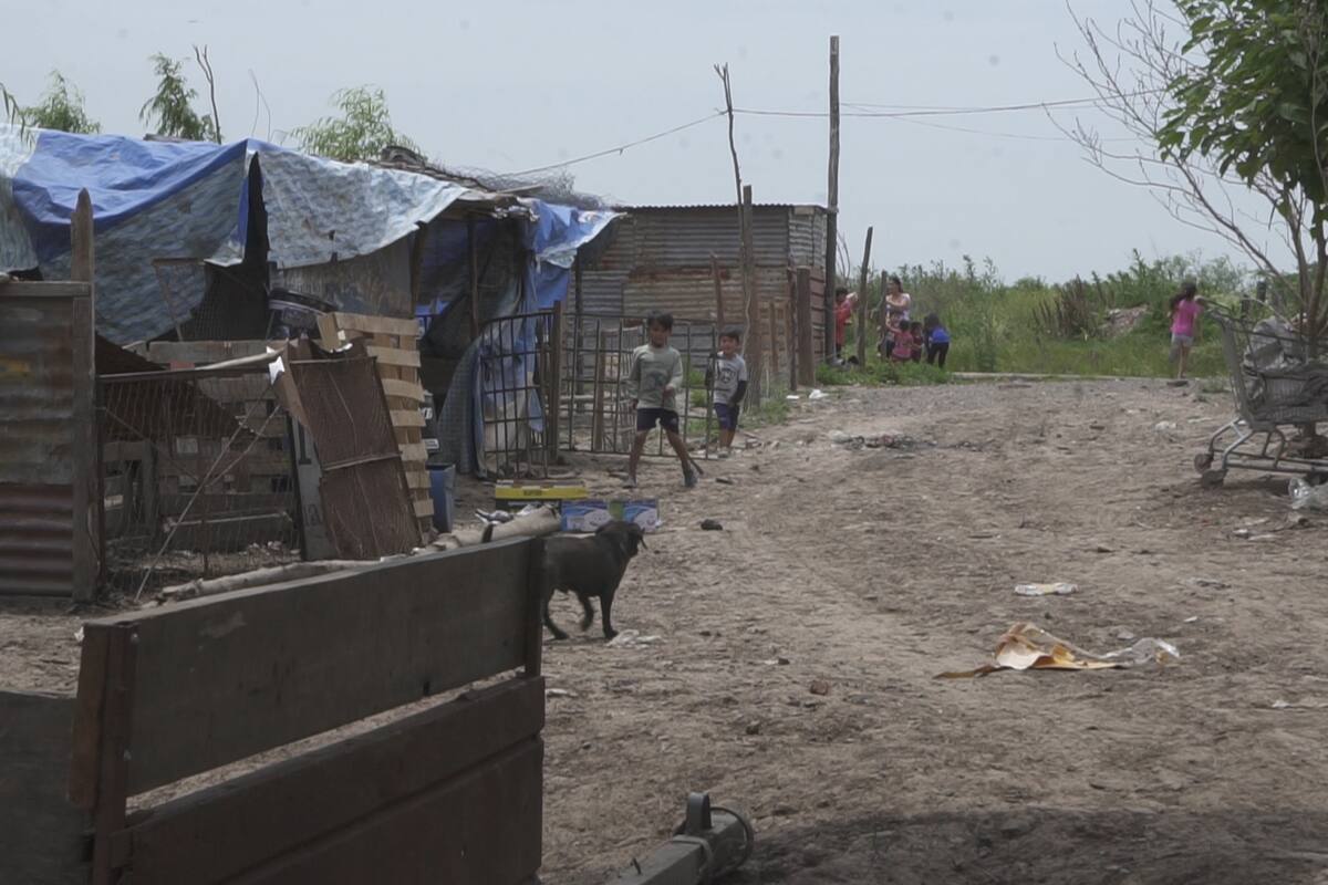 La noche del 13 de enero de 2017 Agustina Ramírez dormía en su cama cuando empezó a escuchar ruidos. Eran sus padres que estaban tratando de salvar lo que podían del agua.