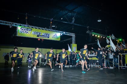La noche del miércoles 14 adidas puso a prueba su tecnología estrella en una carrera con un ritmo impresionante