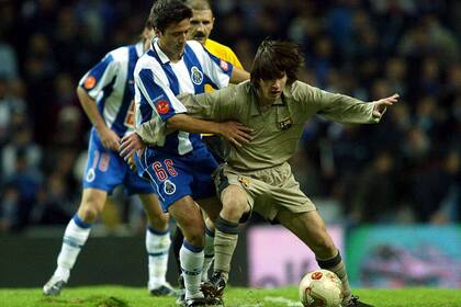 La noche en que Messi debutó en el estadio do Dragão, el moderno y sorpresivo escenario en el que su mentor Pep Guardiola buscará ganar su tercera Champions League