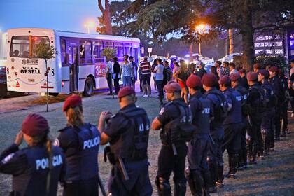Personal de la Infantería bonaerense sumó su efecto disuasivo en el operativo de prevención de peleas en Villa Gesell