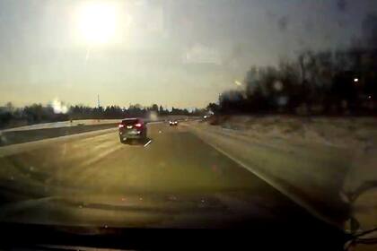 La noche se hizo de día en Detroit y sus alrededores: alrededor de las 20.10 hora local (22 en Argentina), cayó un meteorito que causó un temblor de 2 grados. (Youtube: Mike Austin)