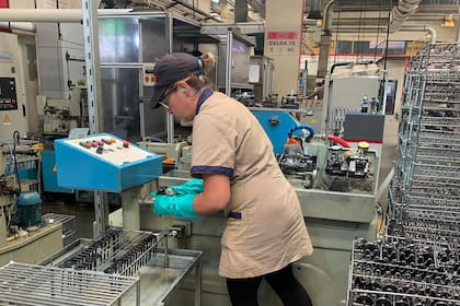 La norma crea formalmente el Sigtrazavet “como sistema oficial destinado al registro, el seguimiento y el control de la trazabilidad de productos veterinarios y principios activos a lo largo de toda la cadena de producción, distribución y comercialización”