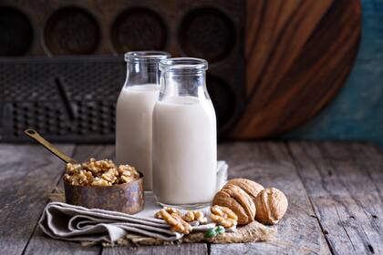 La norma también regula etiquetado de productos vegetales, al prohibir términos como "leche de avena" o "carne de soya" para proteger la industria ganadera