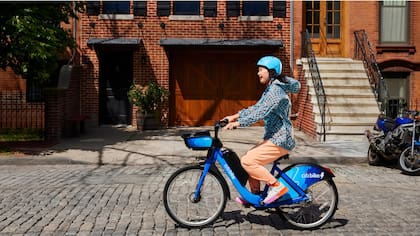La norma también se extenderá a scooters eléctricos y bicicletas comerciales con pedaleo asistido