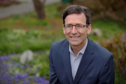 La normativa firmada por el gobernador Ferguson (foto) incluye como abuso infantil maltrato físico, sexual, explotación, mutilación genital femenina y tráfico de menores sin excepciones
