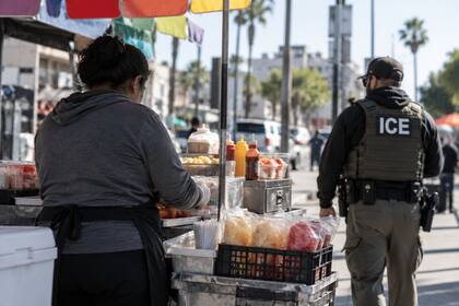 La normativa restringe el intercambio de información de los comerciantes con las autoridades federales de inmigración