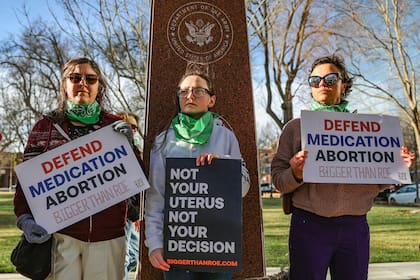 La normativa vigente de Arizona prohibe que un medicamento que induce el aborto, como la mifepristona y el misoprostol, se envíe por correo