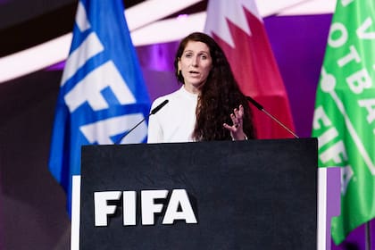 La noruega Lise Klaveness, durante su exposición en el Congreso de la FIFA en Doha, Qatar, en 2022