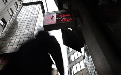 Moody's proyecta que la inflación se mantendrá alta en el año, arriba de 100%
