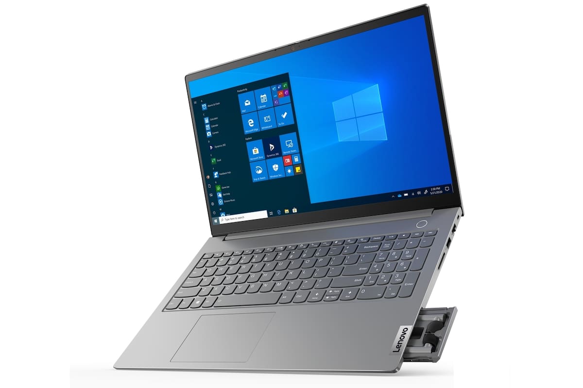 La notebook ThinkBook 15 Gen 2 i tiene una bandeja para guardar (y cargar) auriculares inalámbricos