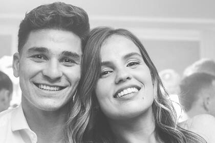 La novia de Julián Álvarez se mostró en Qatar con la camiseta del delantero