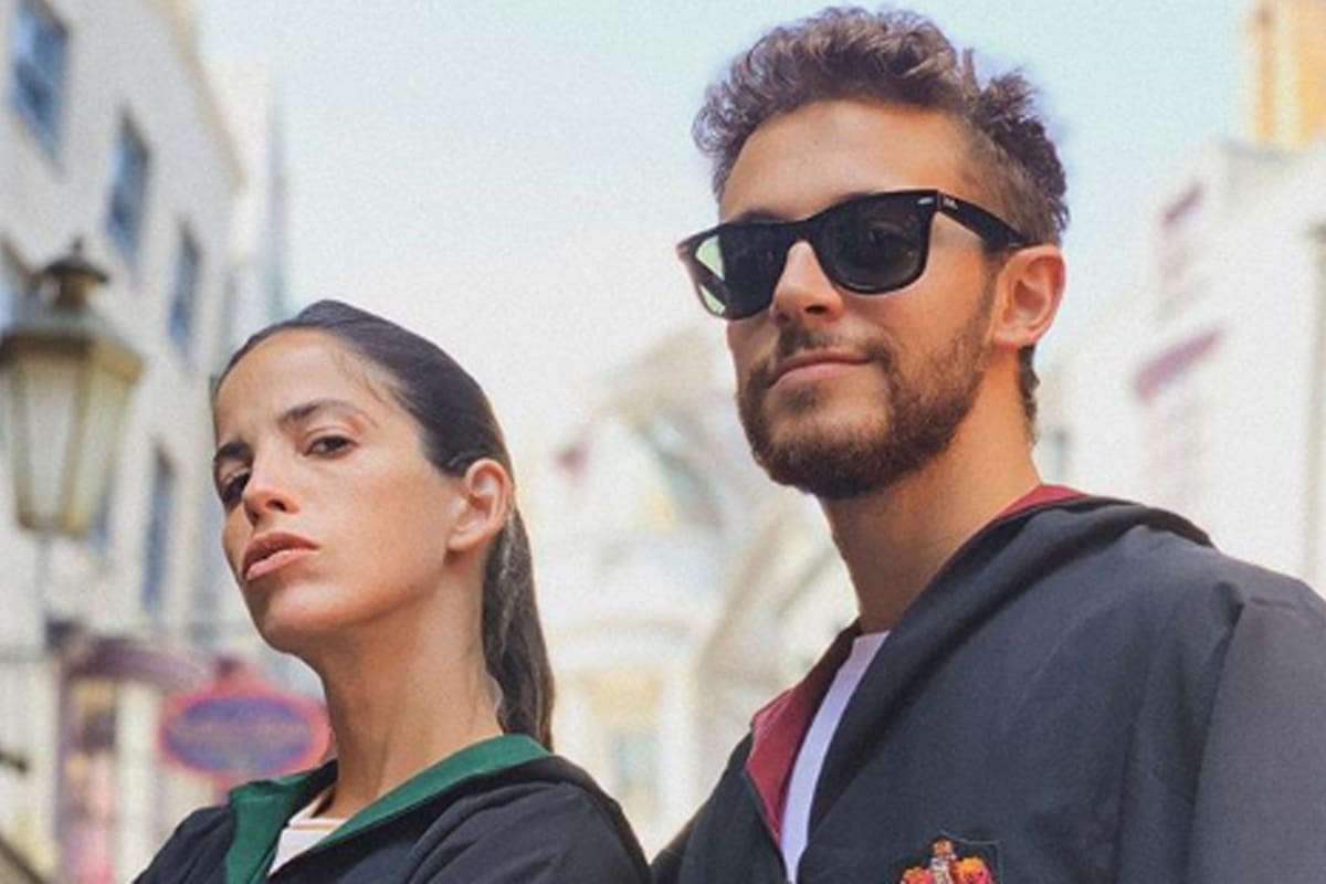 La novia del actor italiano hizo un fuerte descargo en su cuenta de Twittter