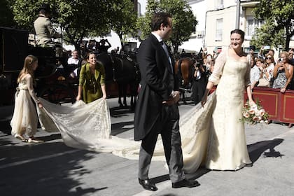 La novia llegó con su hermano dos años menor, Alexander, que ofició de padrino (su padre, Marco de Hohenlohe, murió en 2016).