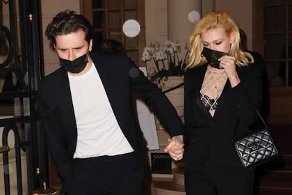 La novia lucirá en su gran día dos trajes de Valentino y su hermano será su padrino. Brooklyn también le concedió ese honor a sus hermanos, Romeo y Cruz.