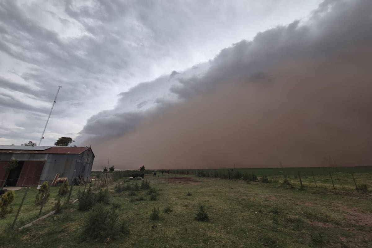 La nube que se formó con la tormenta en la localidad de Intendente Alvear
